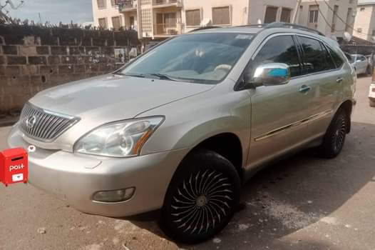 A picture of 2005 Toyota Lexus Rx330 V6