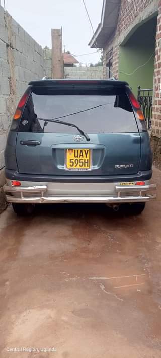A picture of Toyota Raum old shape