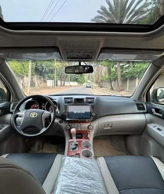 A picture of 2009 Toyota Highlander Direct Tokz Fullest Option Factory Fitted Standard