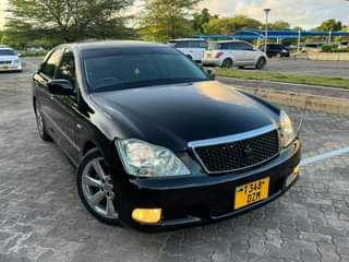 A picture of TOYOTA CROWN