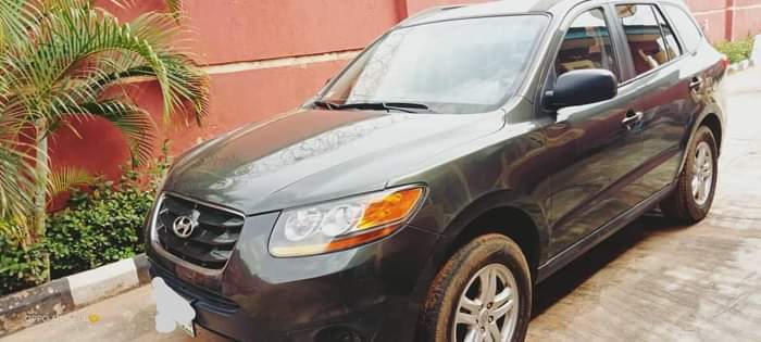 A picture of Hyundia Santafe 2010 model registered Nigerian used