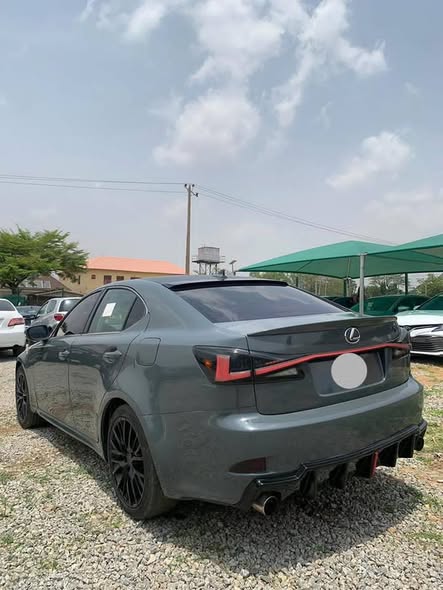 A picture of LEXUS IS250