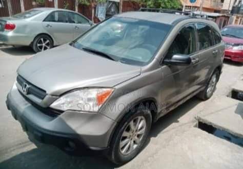 A picture of Honda CR V 2007 neatly used
