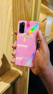 A picture of Samsung s20