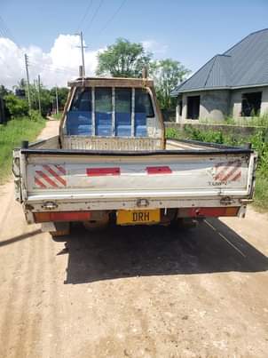 A picture of Haya maboss zangu chuma lpo sokoni hii safari popote no
