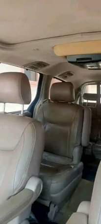 A picture of Toyota Sienna 05