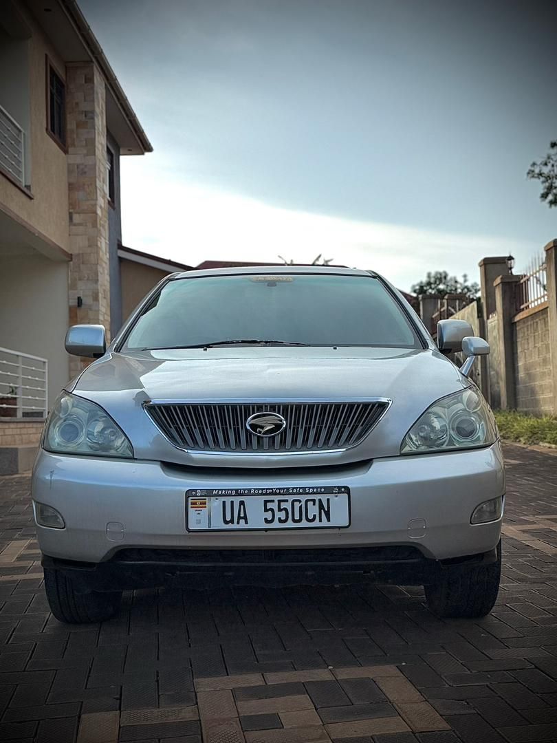 A picture of Toyota harrier model 2008