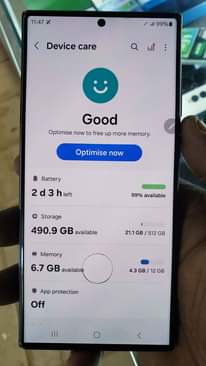 A picture of Samsung S22 ultra Duos