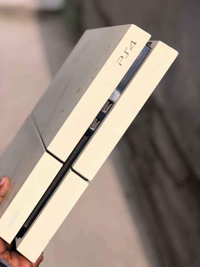 A picture of Nauza ps4 fat location mabibo mwisho 0679793749