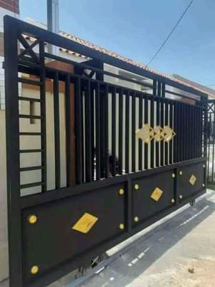 A picture of SLIDING GATES