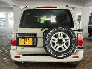 A picture of TOYOTA LANDCRUISER VX