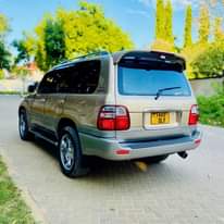 A picture of Land cruiser vx Mwaka 2002 Engine 2uz Fuel petrol Automatic