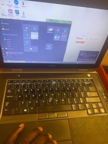A picture of Dell Latitude E6430 tank