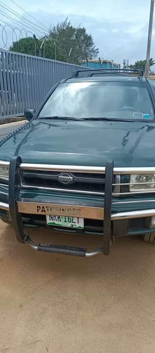 A picture of Nisan pathfinder 2000