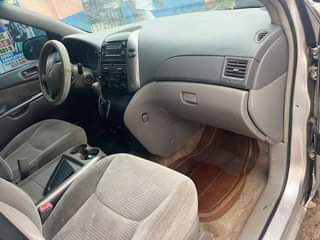 A picture of Toyota Sienna 2006 Nigerian used very clean 090 67232558