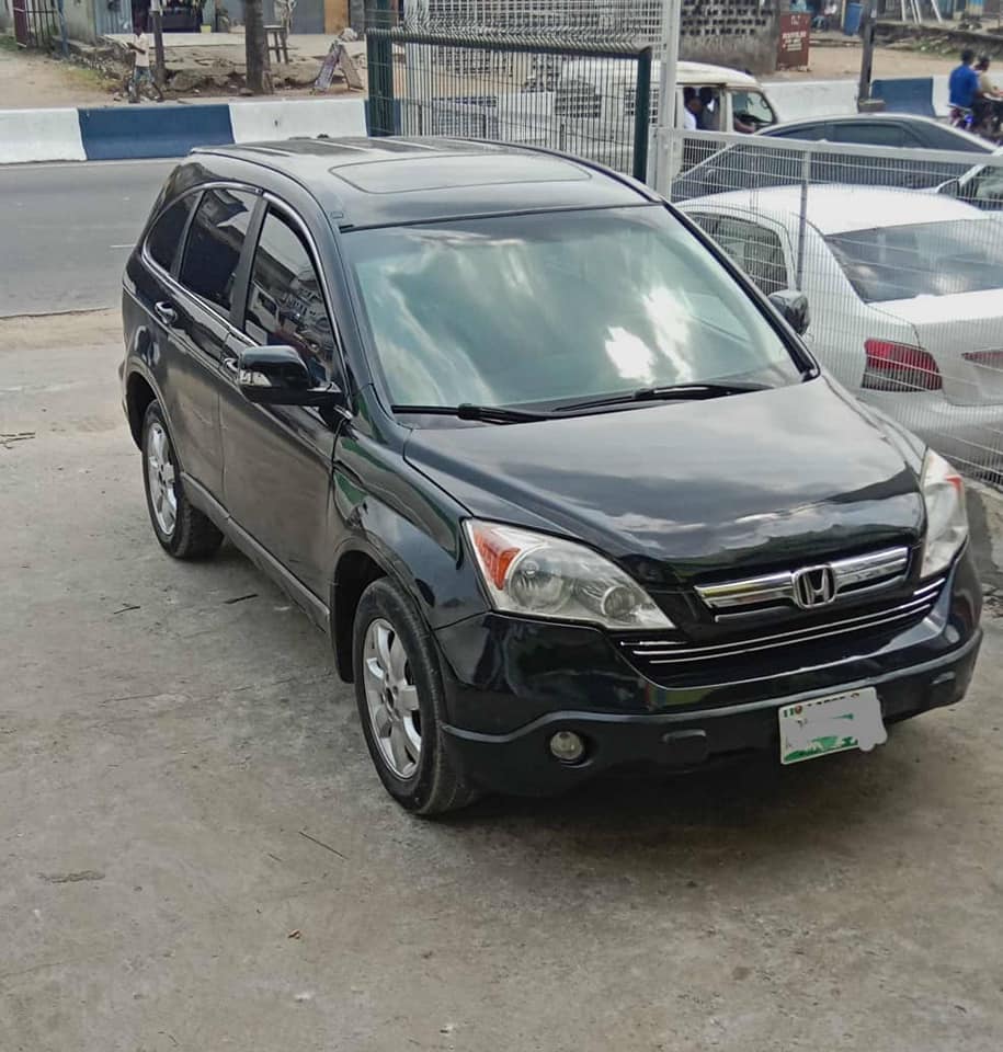 A picture of Hi my name is HONDA CRV. I was born in
