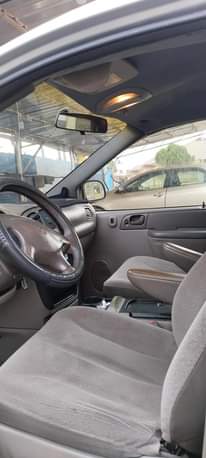 A picture of Ford dolge caravan 2005 model