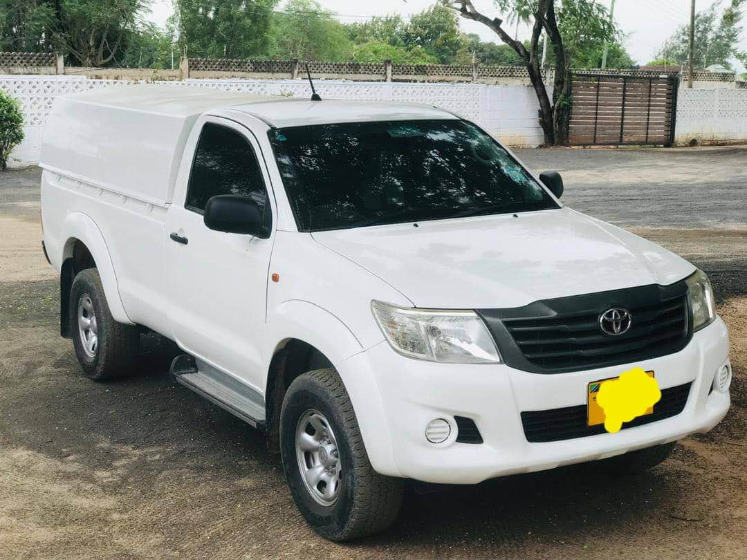 A picture of Toyota hilux0759411744 price 48 million year 2014 engine code 2kd