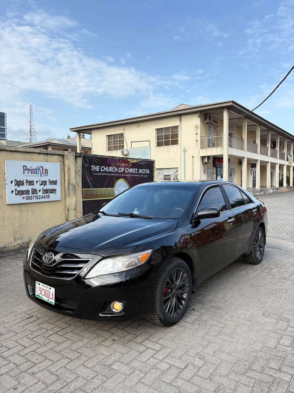 A picture of 2011 Toyota Camry XLE 2022 Entry Direct Owner