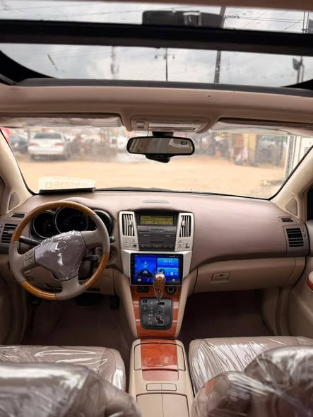 A picture of Toks standard 2006 Lexus RX330 with untampered Engine and gearbox
