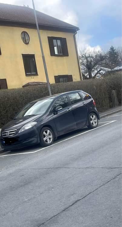 A picture of Honda FR V 2007 6 sitter