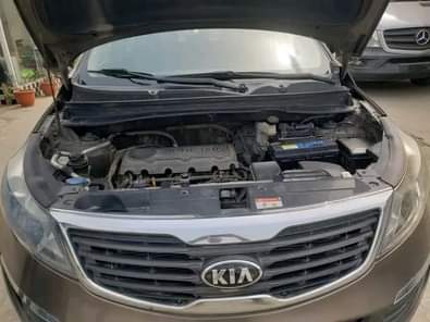 A picture of CLEAN KIA SPORTAGE MODEL 2014 ENGINE UNTOUCHED GEAR SELECTING WELL