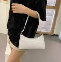 A picture of Hand and shoulder bags