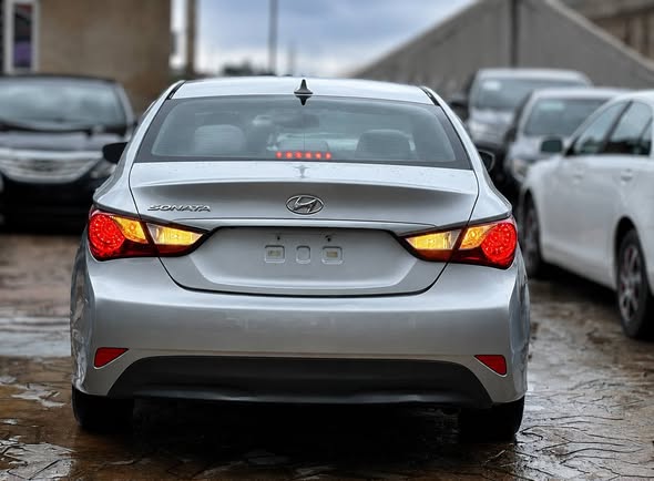 A picture of 2014 Hyundai Sonata GLS Silver