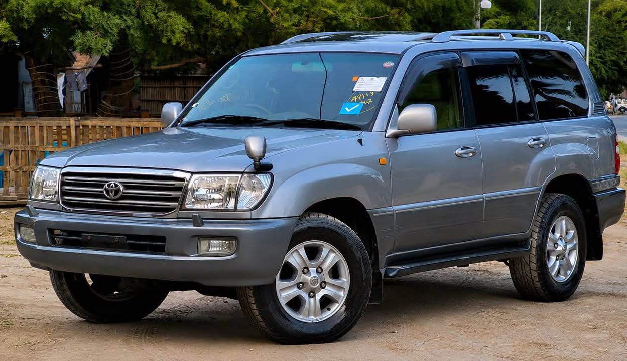 A picture of Toyota Landcruiser 100 VX Limited 2005
