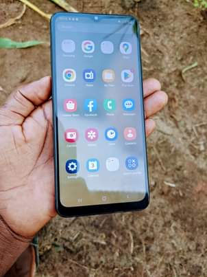 A picture of Samsung Galaxy a12 imenyooka gb64 ram4 net4g