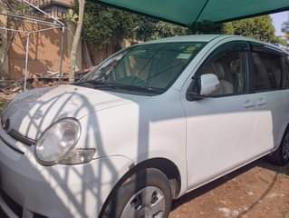 A picture of Sienta for sale model 2008