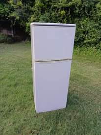 A picture of Samsung fridge double door inagandsha sana na kupoza vzr bei