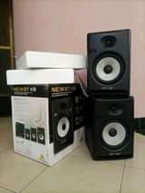 A picture of WAHI UJINYAKULIE SPIKA MBILI ZA STUDIO KWA 1 200 000
