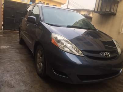 A picture of Toyota Sienna 2007