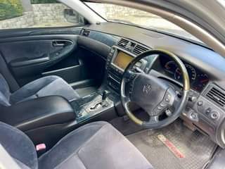 A picture of  TOYOTA_CROWN_0620356906