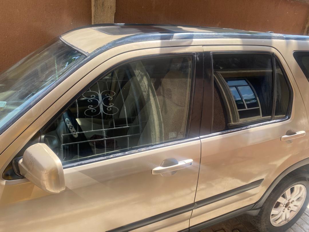 A picture of 2006 crv