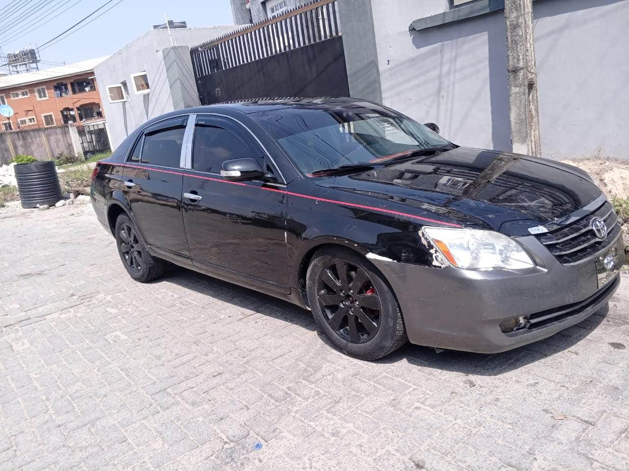 A picture of Toyota avalon 07 model
