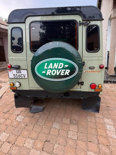 A picture of Land rover defender 100m 2012 model