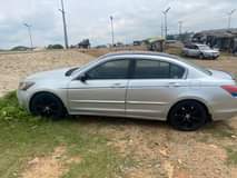 A picture of Distress sale Honda accord 2008 v6 car need repainting going
