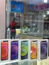 A picture of BRAND NEW SEALED ORIGINAL IPHONES 0703607982