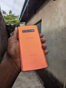 A picture of samsung galaxy s10 plus