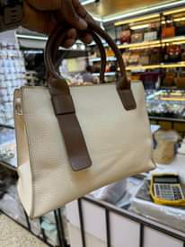 A picture of Ladies handbag