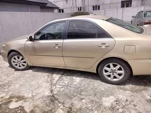 A picture of V6 Toyota Camry SE engine and gear perfectly fine interio