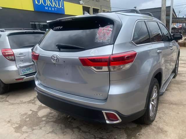 A picture of Toks 2015 Toyota Highlander xle available