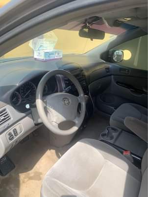 A picture of Toyota sienna 2005