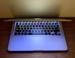 A picture of Apple MacBook Pro retina 2015 core i5 Ram 8GB SSD