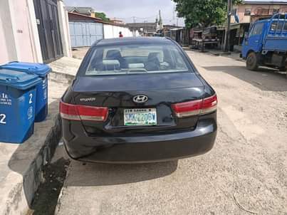 A picture of Hyundai Sonata 07
