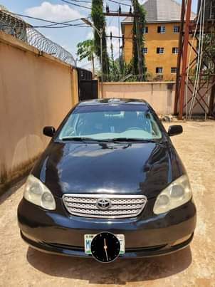 A picture of Toyota Corolla LE 04