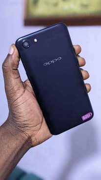 A picture of Oppo A83