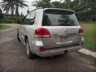 A picture of Neatly used 2010 Landcruiser pure first body bought brand new